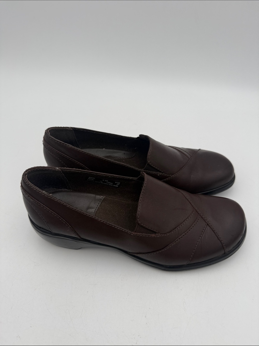 Clarks Women's Brown Leather Slip-On Loafers 6.5M casual office comfort retro